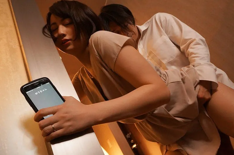 Bà xã đi họp lớp rồi xoạc với nyc mặc cho chồng yêu ở nhà chờ