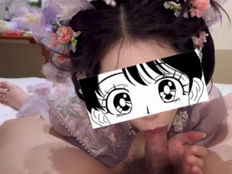 Gái xinh trong bộ đồ nhóc con mút thằng nhỏ cực đã